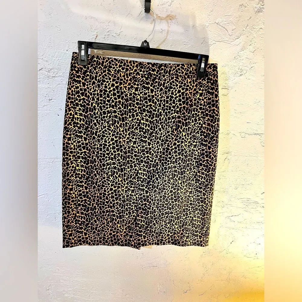 J Crew animal print skirt size 6, gorgeous staple for your closet, zip back,love